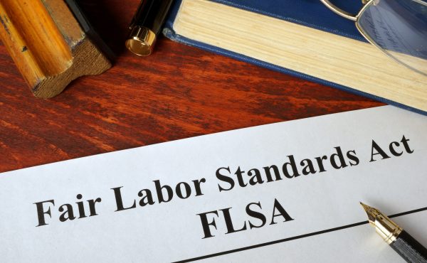 労働基準法5条による「強制労働の禁止」の意味や違反の罰則