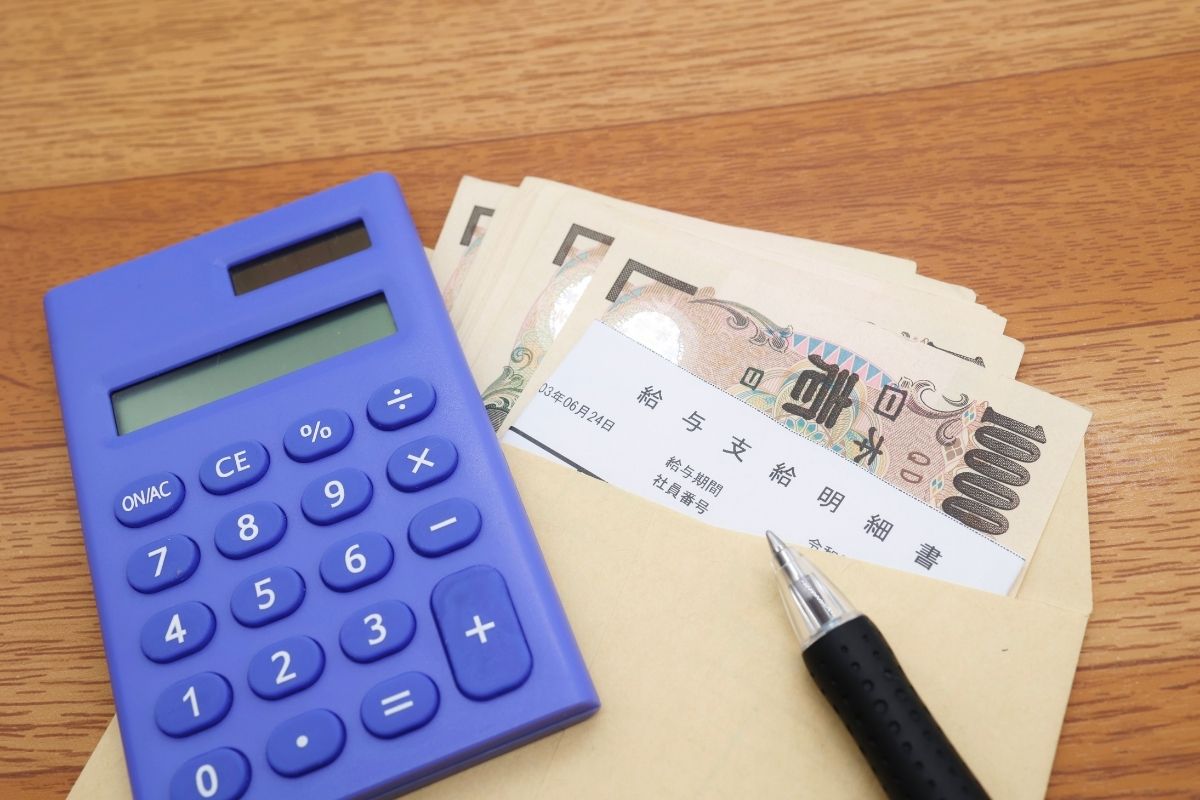 給与と電卓