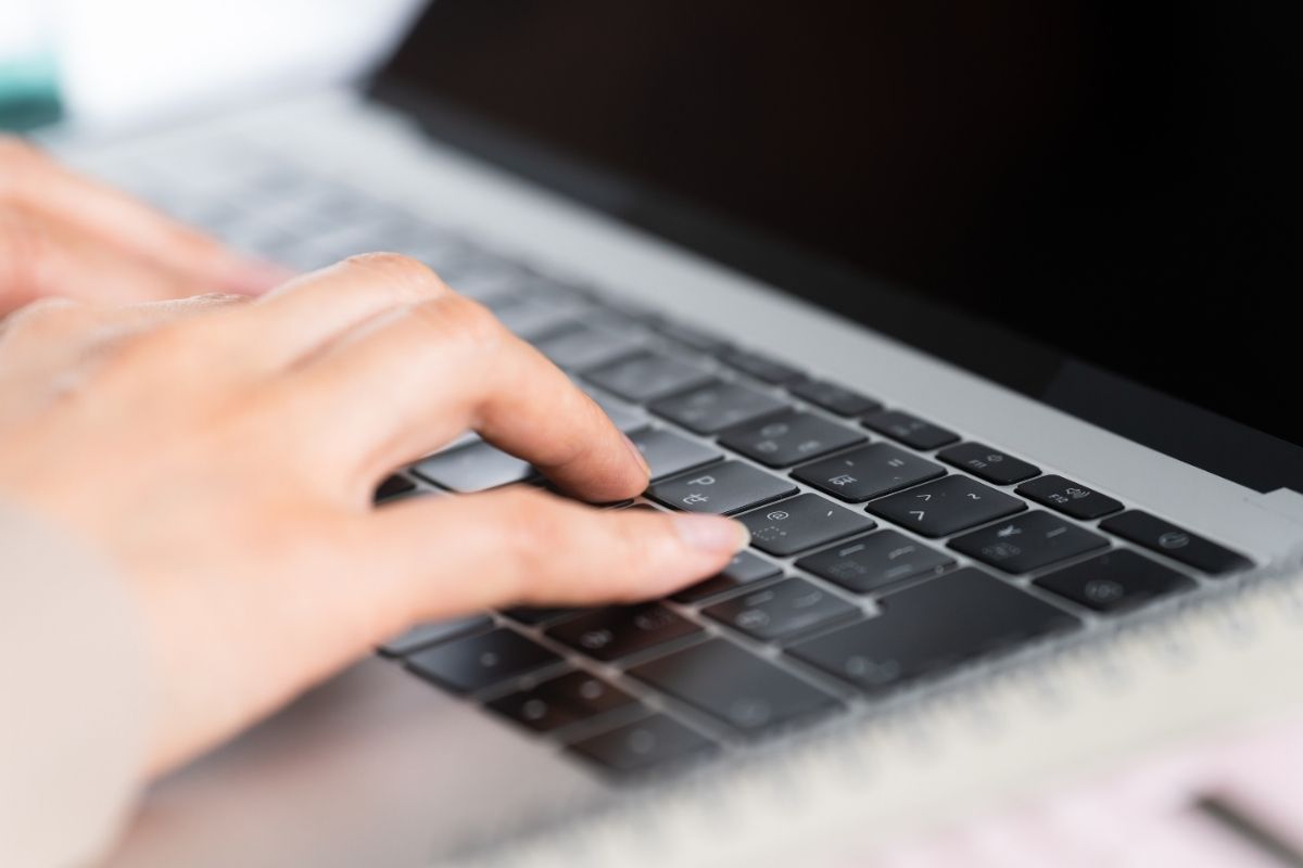 パソコン作業する