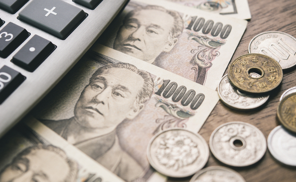 日本の紙幣と金貨