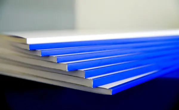 契約書製本のやり方とは 製本テープの貼り方 契印の押し方も詳しく解説 バックオフィスクラウドのジンジャー Jinjer