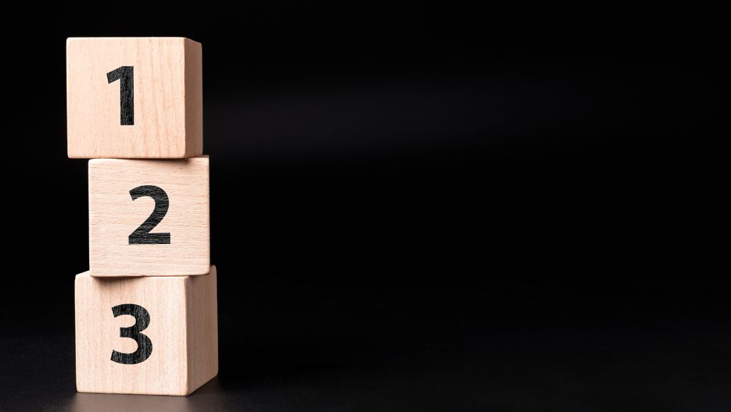 数字の書かれたブロック 