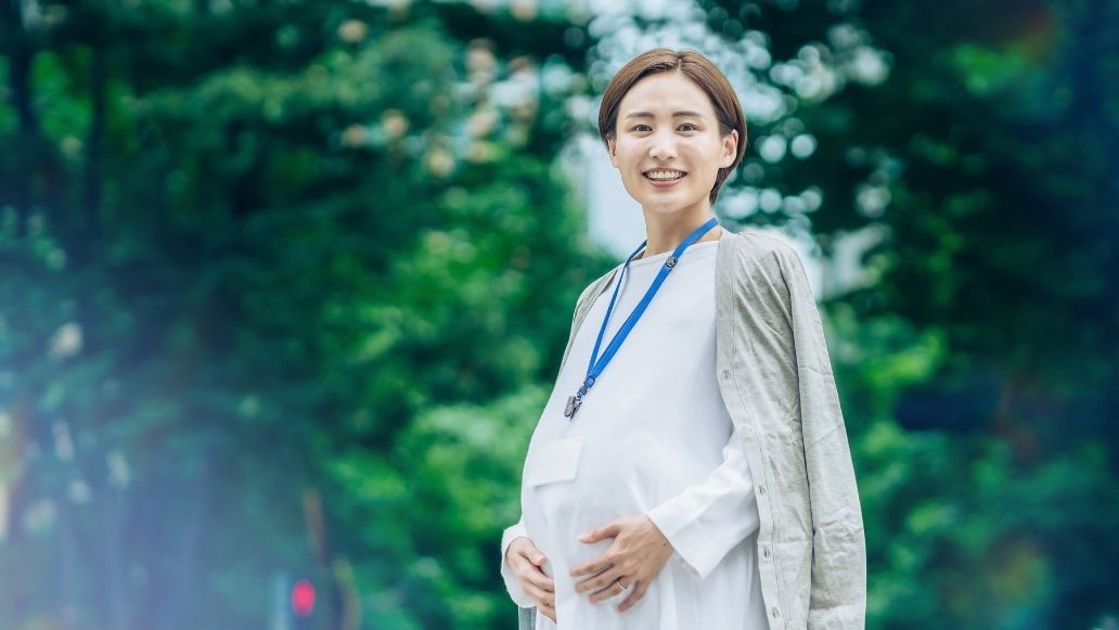 笑顔の妊婦