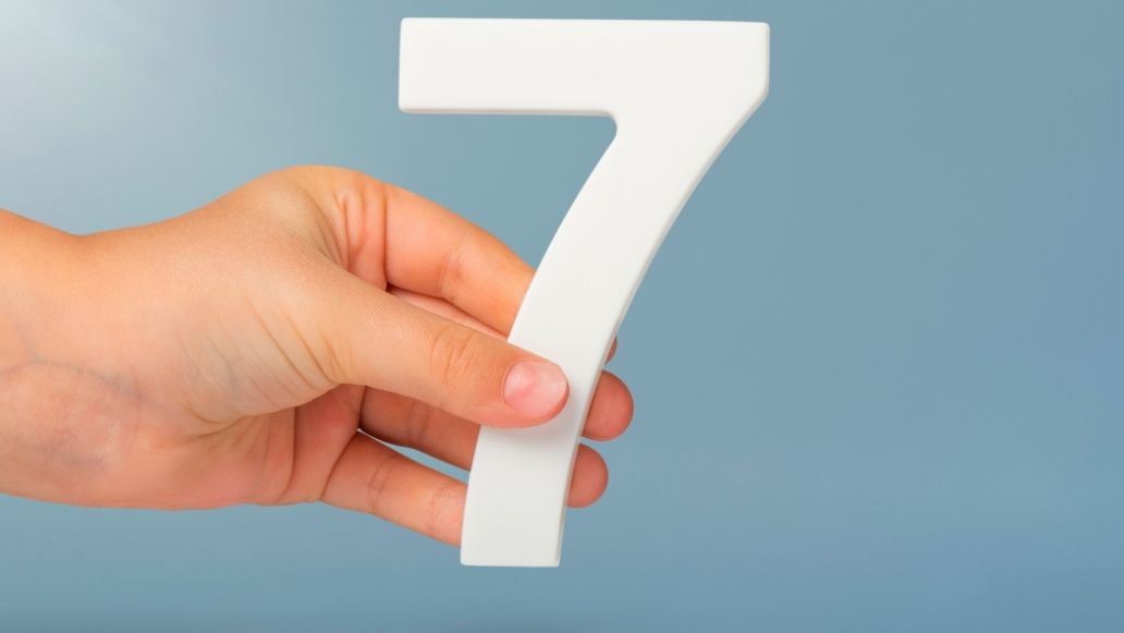 数字の7を持っている