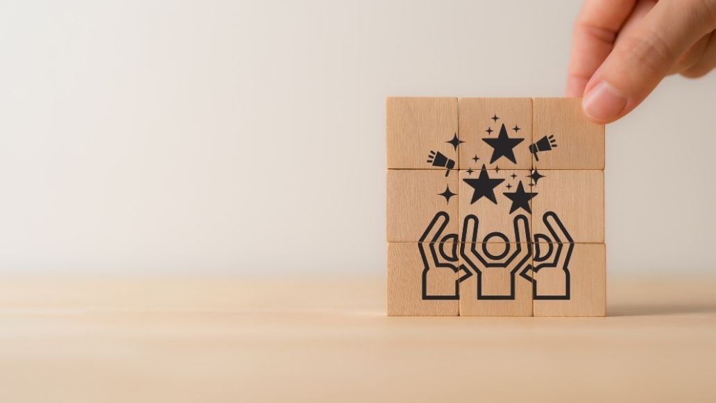 よろこぶ従業員のブロック