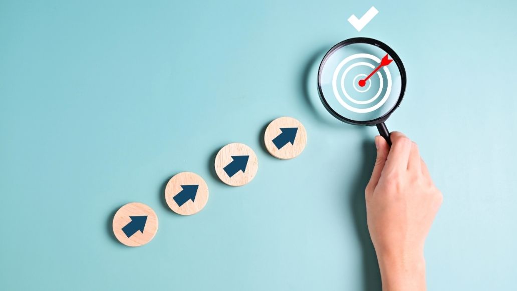 ステップと虫眼鏡