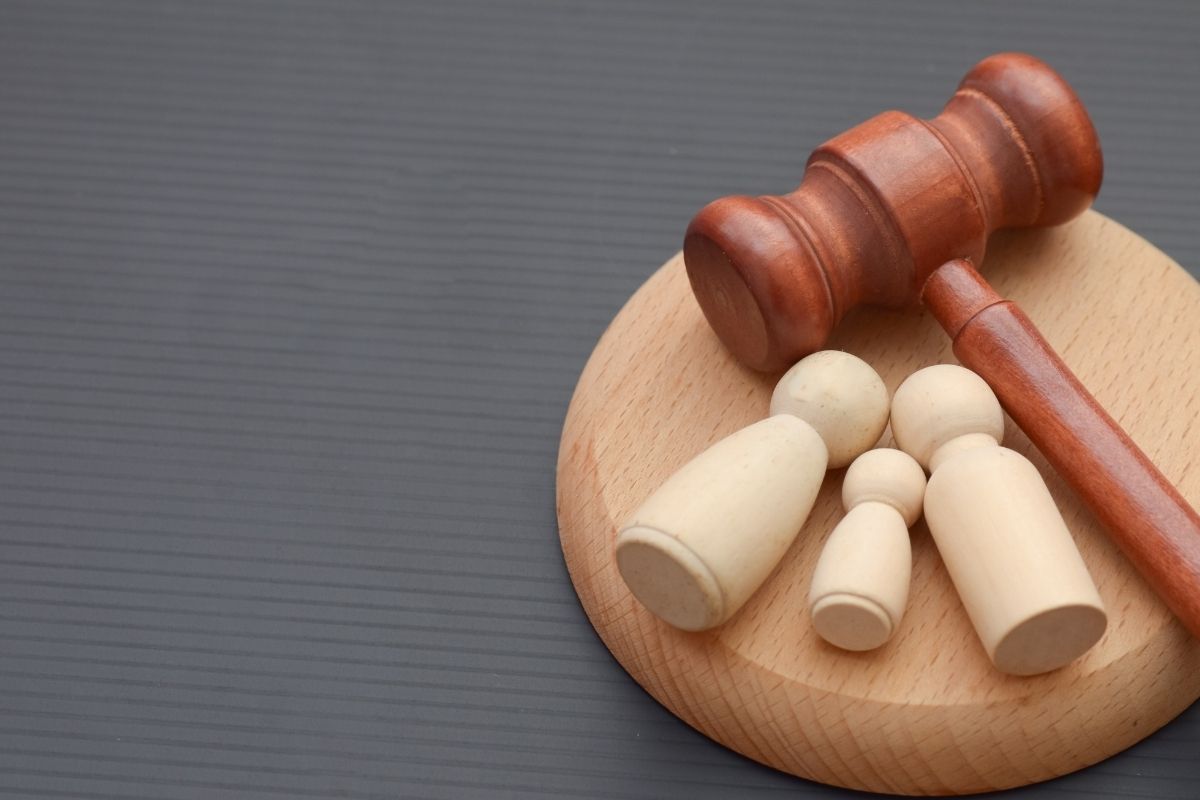 ガベルと家族の人形