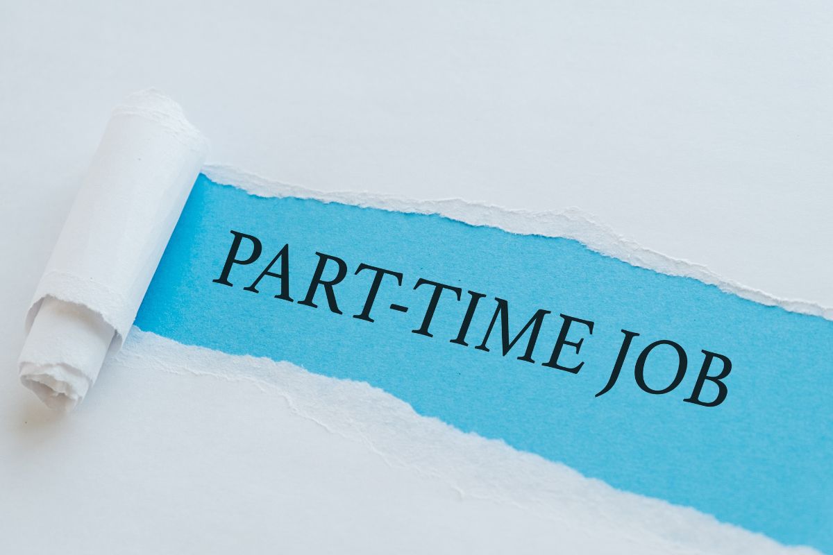 パートタイムと書かれた紙