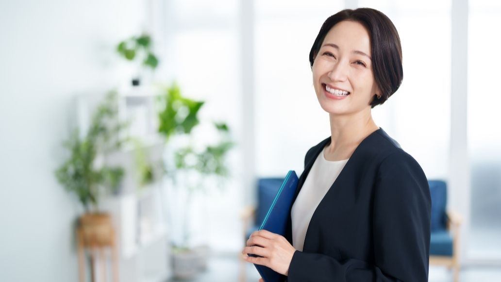 笑顔の女性