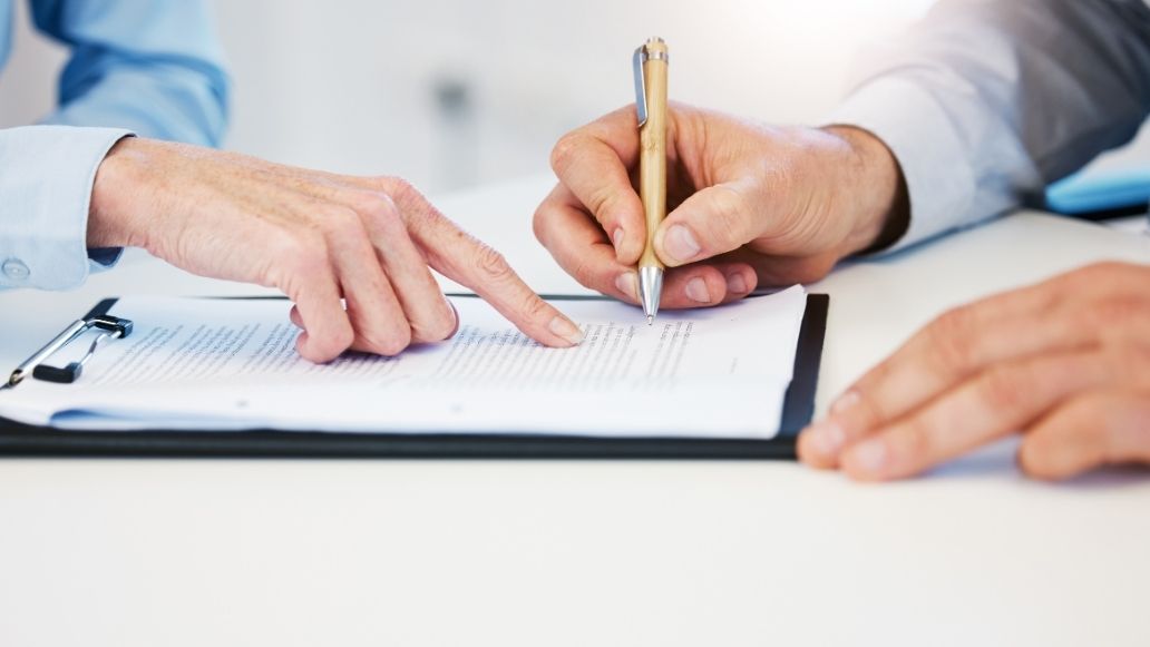 書類に記入する