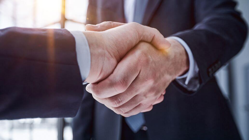 握手するビジネスマン
