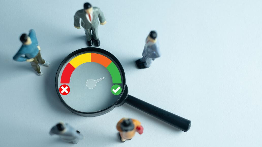 サーベイに回答する従業員