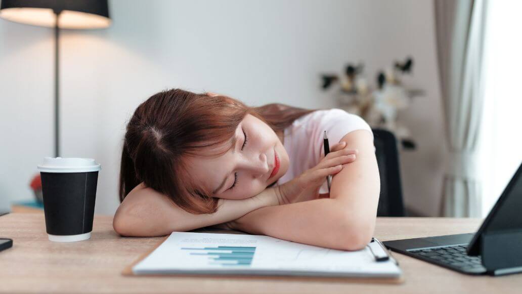 疲れている従業員